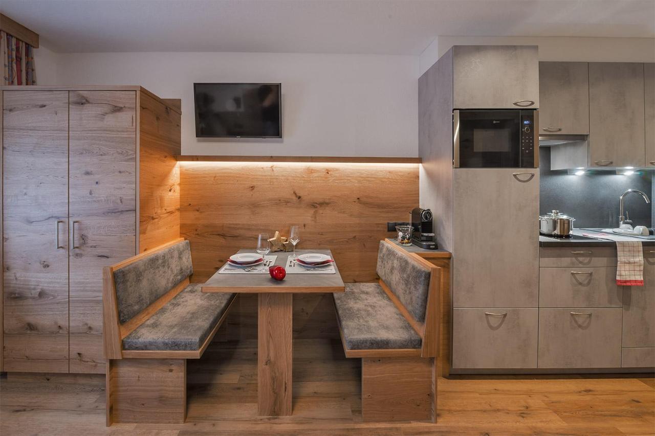 Alpenrose Appartements Burger Evelin サンクト・アントン・アム・アールベルク エクステリア 写真