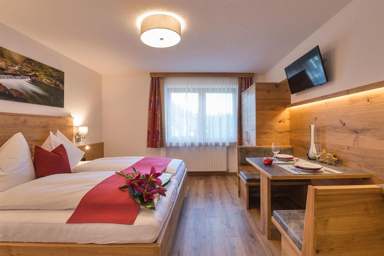 Alpenrose Appartements Burger Evelin サンクト・アントン・アム・アールベルク エクステリア 写真