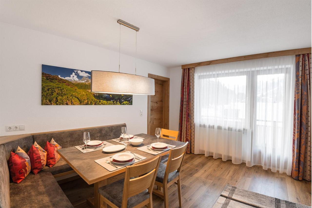 Alpenrose Appartements Burger Evelin サンクト・アントン・アム・アールベルク エクステリア 写真